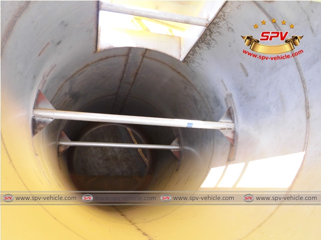 8,000 Litres Sewage Vacuum Suction Truck-inner view 8,000 Litres Sewage Vacuum Suction Truck-inner view